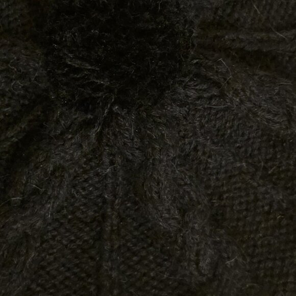 🖤 Alpaca Cable-Knit Beanie with Pom Pom – Handcrafted & Ultra Soft - Picture 2 of 3